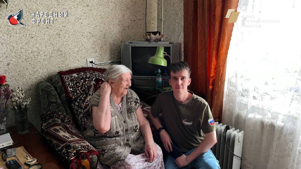 Молодёжка Народного фронта навела порядок в доме Ветерана ВОВ! Молодёжка Народного фронта навела порядок в доме Ветерана ВОВ!