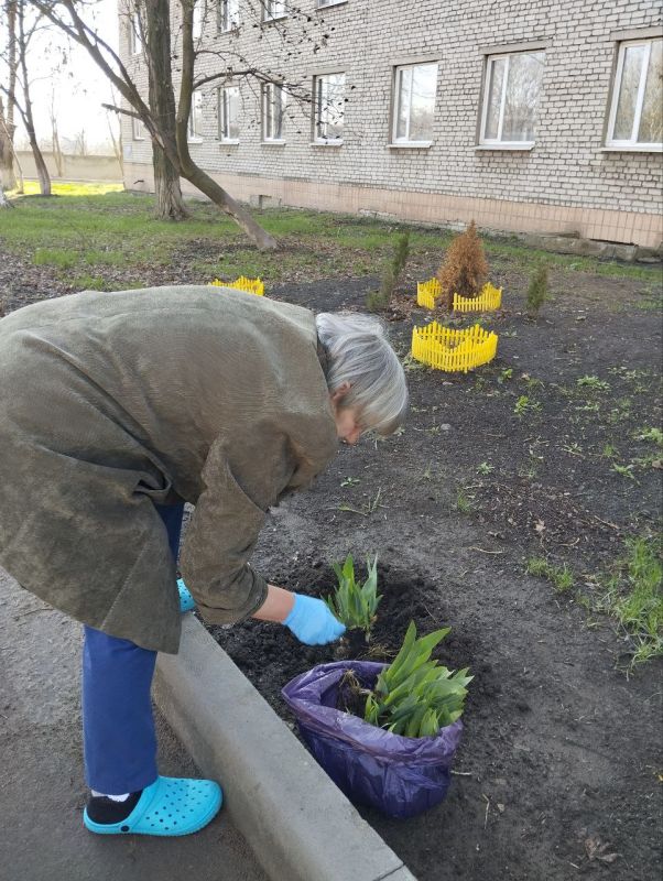 Медицинские работники Перевальской районной больницы приняли участи в акции "Чистая Республика-2025" Медицинские работники Перевальской районной больницы приняли участи в акции "Чистая Республика-2025"