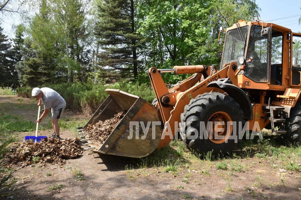 В Новопскове в рамках реализации федерального проекта «Формирование комфортной городской среды» национального проекта «Инфраструктура для жизни» прошел Всероссийский субботник В Новопскове в рамках реализации федерального проекта «Формирование комфортной городской среды» национального проекта «Инфраструктура для жизни» прошел Всероссийский субботник