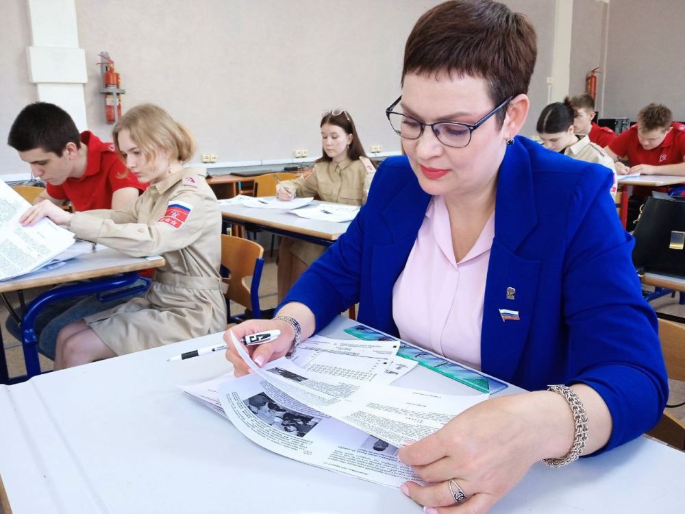 К международной акции «Диктант Победы» присоединились и депутаты Совета городского округа муниципальное образование городской округ город Красный Луч от «Единой России» и их помощники К международной акции «Диктант Победы» присоединились и депутаты Совета городского округа муниципальное образование городской округ город Красный Луч от «Единой России» и их помощники