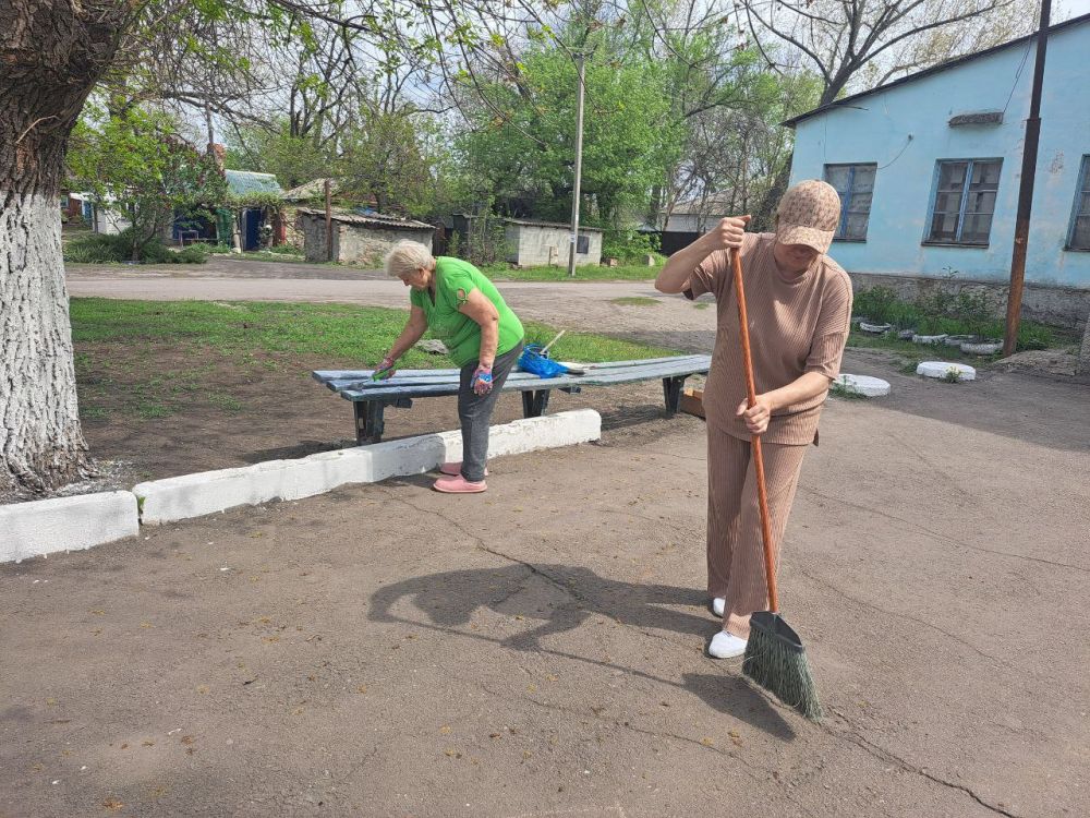На Краснодонщине продолжаются субботники На Краснодонщине продолжаются субботники