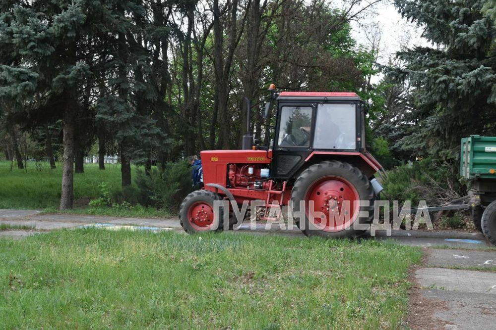 В Новопскове в рамках реализации федерального проекта «Формирование комфортной городской среды» национального проекта «Инфраструктура для жизни» прошел Всероссийский субботник В Новопскове в рамках реализации федерального проекта «Формирование комфортной городской среды» национального проекта «Инфраструктура для жизни» прошел Всероссийский субботник
