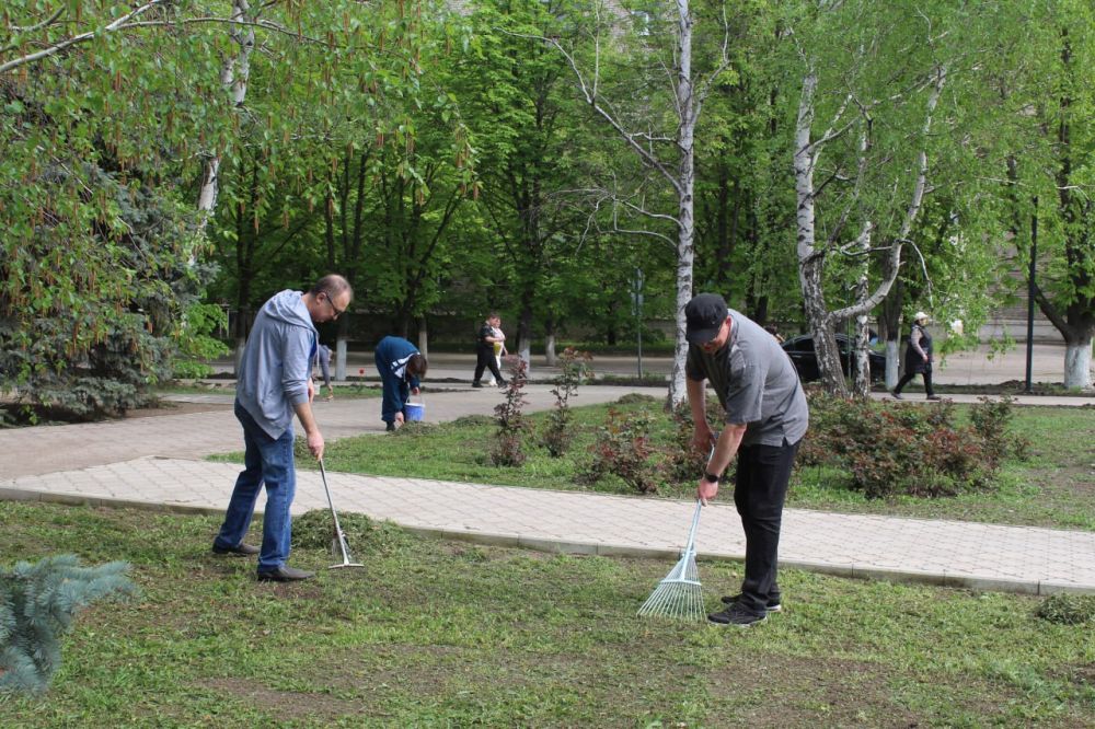 Активисты Кировского местного отделения партии «Единая Россия», приняли участие во Всероссийском субботнике, в рамках федерального проекта «Формирование комфортной городской среды» национального проекта «Инфраструктура для... Активисты Кировского местного отделения партии «Единая Россия», приняли участие во Всероссийском субботнике, в рамках федерального проекта «Формирование комфортной городской среды» национального проекта «Инфраструктура для...