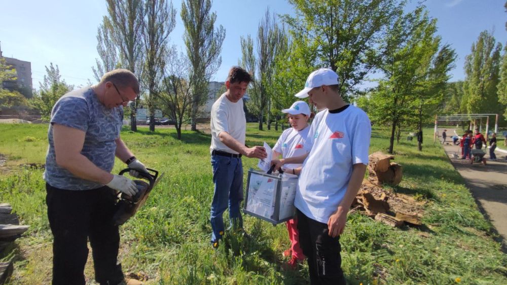 Сергей Козенко: Наши волонтеры благоустройства активно включились в процесс Всероссийского субботника! Они не только потрудились на благо нашего округа, но и предложили всем участникам трудового десанта принять участие в... Сергей Козенко: Наши волонтеры благоустройства активно включились в процесс Всероссийского субботника! Они не только потрудились на благо нашего округа, но и предложили всем участникам трудового десанта принять участие в...