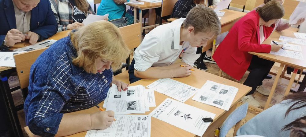 В рамках проекта «Историческая память» партии «Единая Россия» жители Славяносербщины приняли участие в Международной акции «Диктант Победы» В рамках проекта «Историческая память» партии «Единая Россия» жители Славяносербщины приняли участие в Международной акции «Диктант Победы»