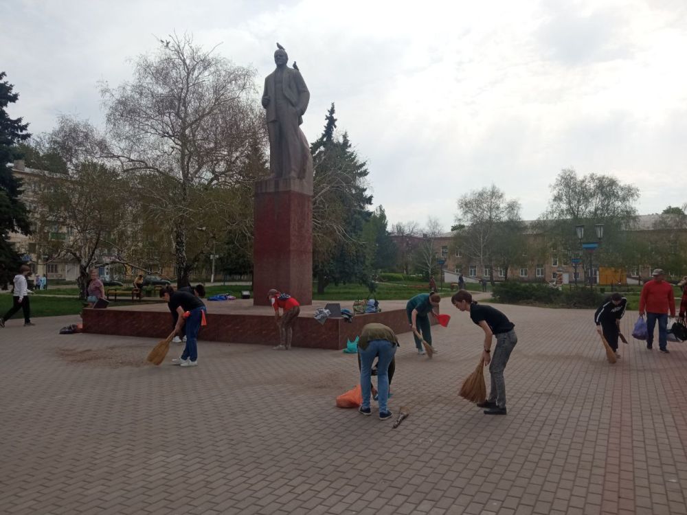 Активисты Кировского местного отделения партии «Единая Россия», приняли участие во Всероссийском субботнике, в рамках федерального проекта «Формирование комфортной городской среды» национального проекта «Инфраструктура для... Активисты Кировского местного отделения партии «Единая Россия», приняли участие во Всероссийском субботнике, в рамках федерального проекта «Формирование комфортной городской среды» национального проекта «Инфраструктура для...