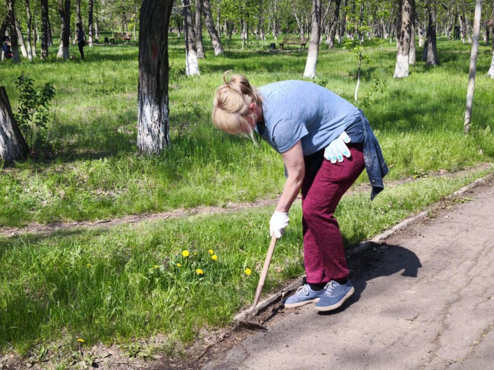 В Краснодоне прошел Всероссийский субботник В Краснодоне прошел Всероссийский субботник