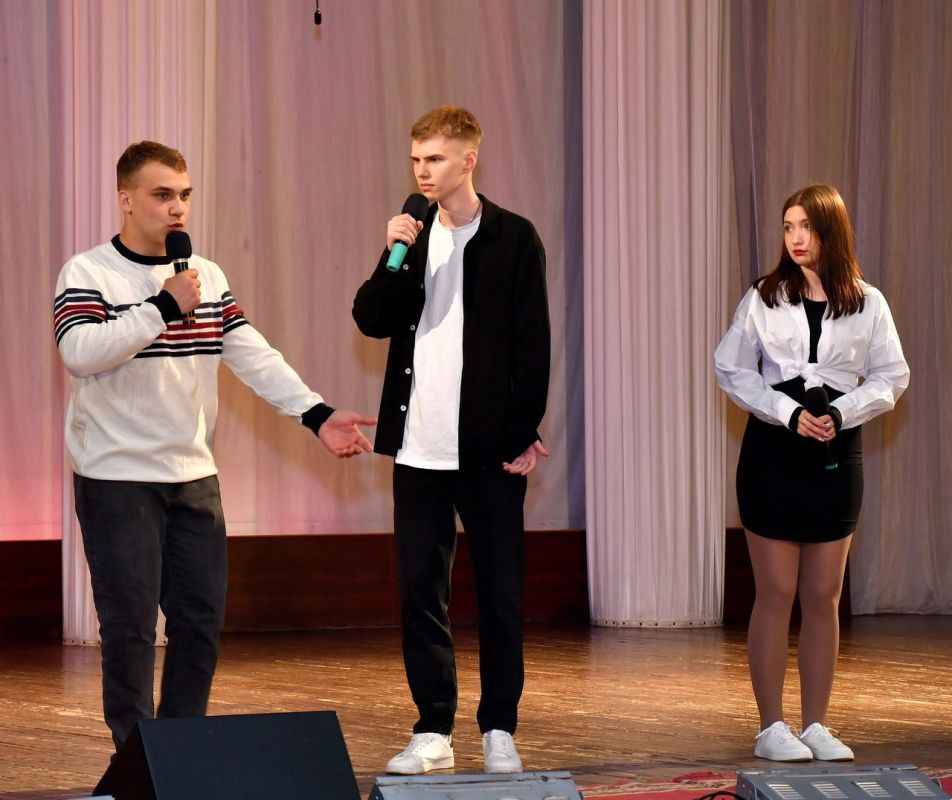 Команда «Русичи» из Перевальска стала победителем фестиваля КВН «Донбасс» Команда «Русичи» из Перевальска стала победителем фестиваля КВН «Донбасс»