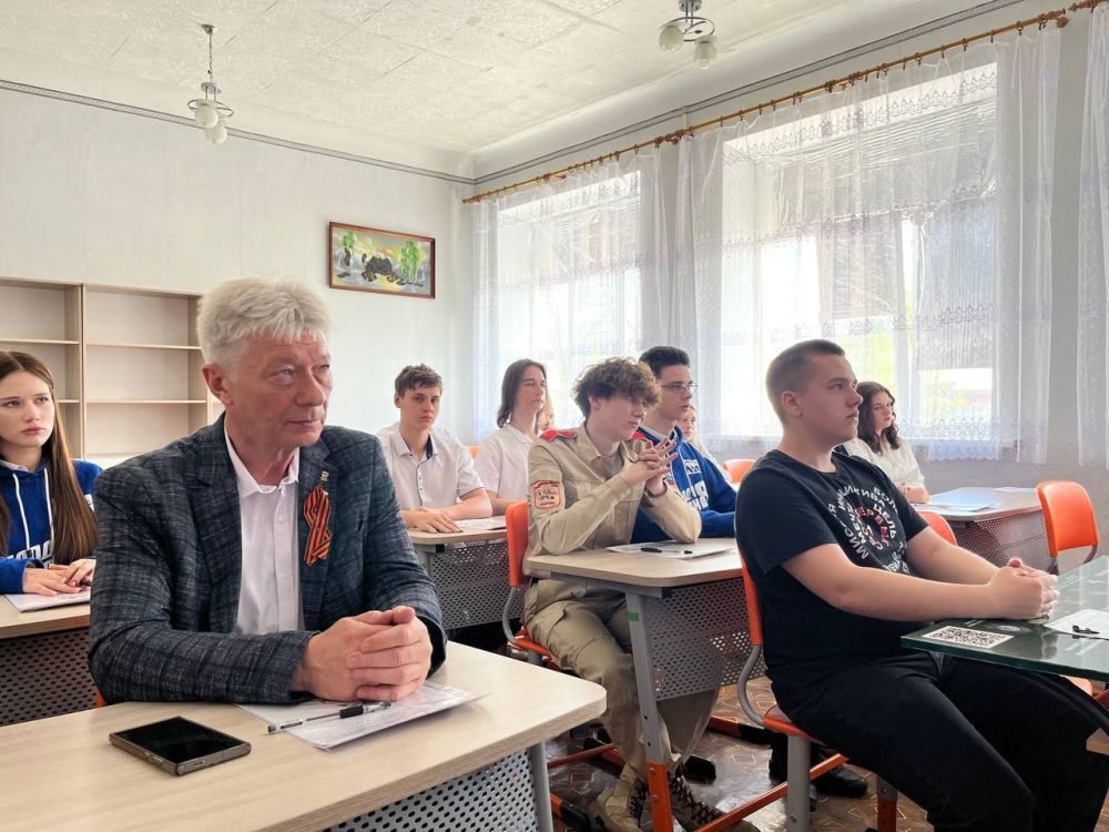 В Красном Луче стартовал «Диктант Победы» В Красном Луче стартовал «Диктант Победы»