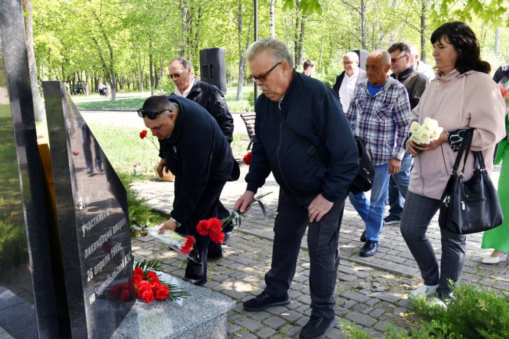 Андрей Сухачев: В День участников ликвидации последствий радиационных аварий и катастроф провели памятное мероприятие, посвященное ликвидаторам аварии на ЧАЭС Андрей Сухачев: В День участников ликвидации последствий радиационных аварий и катастроф провели памятное мероприятие, посвященное ликвидаторам аварии на ЧАЭС