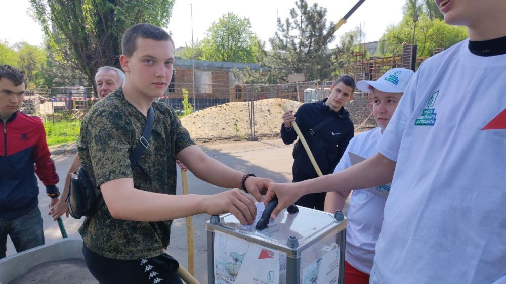 Сергей Козенко: Наши волонтеры благоустройства активно включились в процесс Всероссийского субботника! Они не только потрудились на благо нашего округа, но и предложили всем участникам трудового десанта принять участие в... Сергей Козенко: Наши волонтеры благоустройства активно включились в процесс Всероссийского субботника! Они не только потрудились на благо нашего округа, но и предложили всем участникам трудового десанта принять участие в...