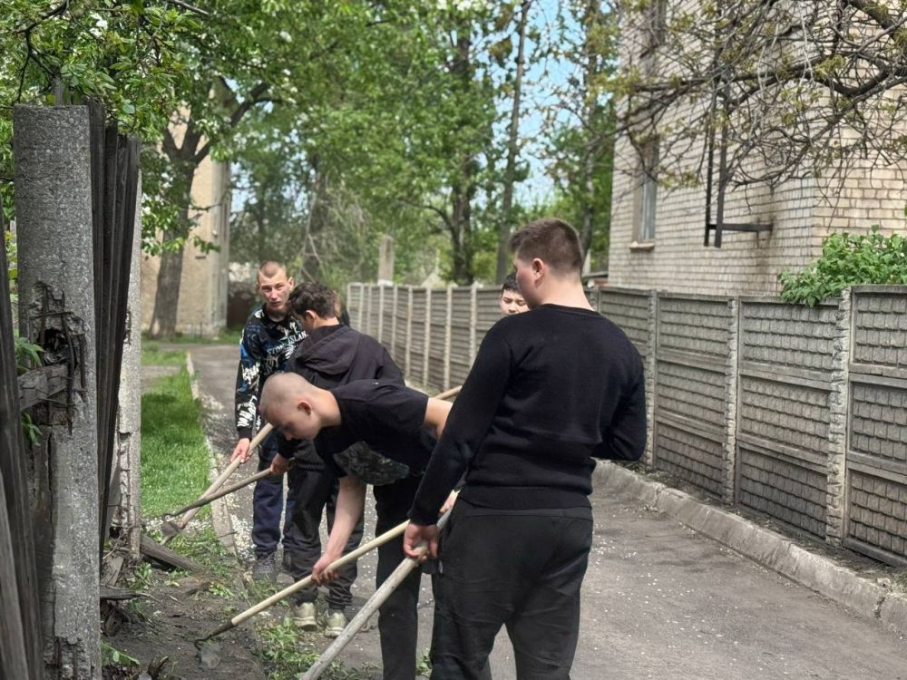 На Краснодонщине продолжаются субботники На Краснодонщине продолжаются субботники