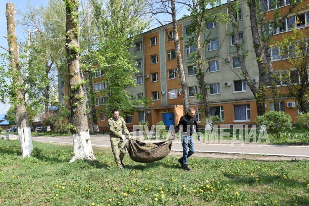 Субботник по-федеральному в Свердловске: и порядок навести, и за комфорт проголосовать Субботник по-федеральному в Свердловске: и порядок навести, и за комфорт проголосовать