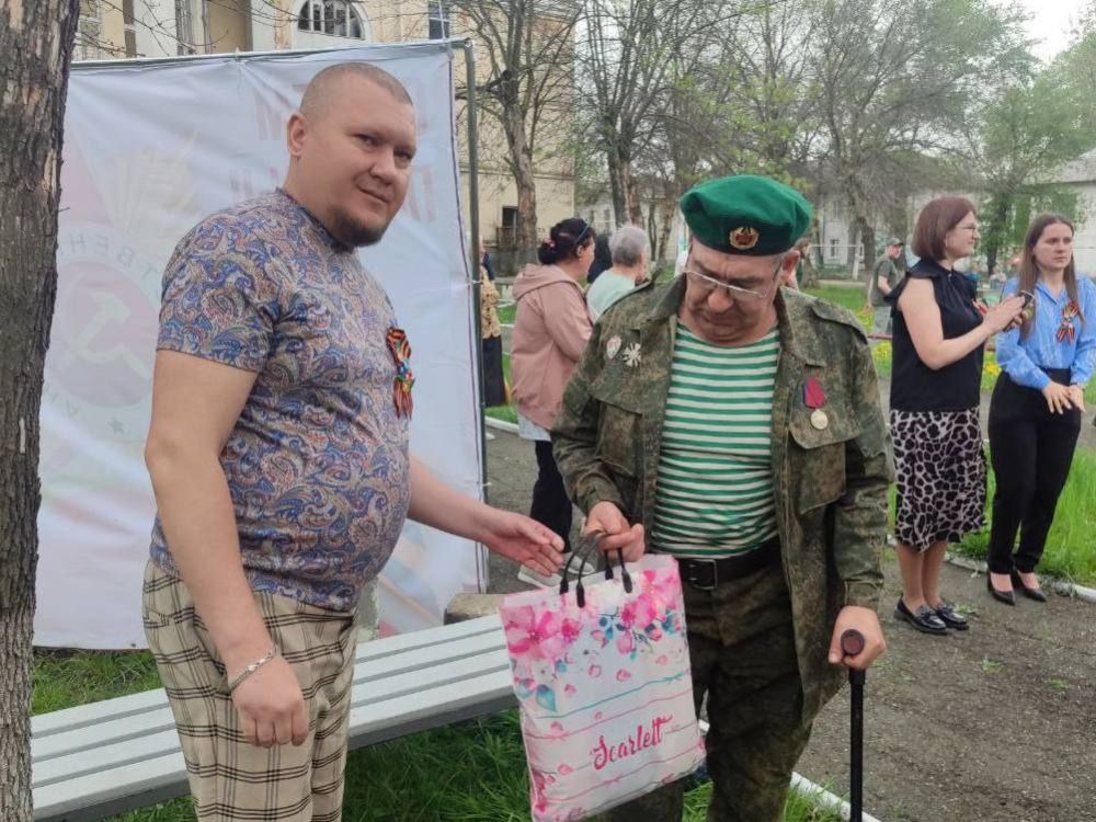 Сергей Колягин: Сегодня, как и планировалось, цикл праздничных выездных концертов «Победа в сердцах», приуроченных к 80-й годовщине Победы в Великой Отечественной войне 1941-1945 годов, затронул и поселок Михайловка города... Сергей Колягин: Сегодня, как и планировалось, цикл праздничных выездных концертов «Победа в сердцах», приуроченных к 80-й годовщине Победы в Великой Отечественной войне 1941-1945 годов, затронул и поселок Михайловка города...
