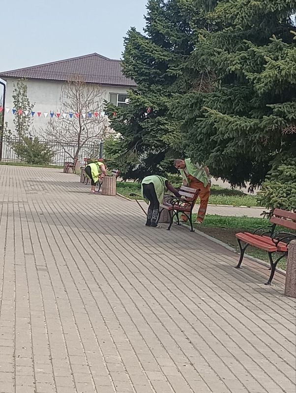 Сергей Козенко: В рамках подготовки к майским праздникам и главному из них — 80-летию Великой Победы — мы продолжаем активную работу по благоустройству и украшению нашего округа Сергей Козенко: В рамках подготовки к майским праздникам и главному из них — 80-летию Великой Победы — мы продолжаем активную работу по благоустройству и украшению нашего округа