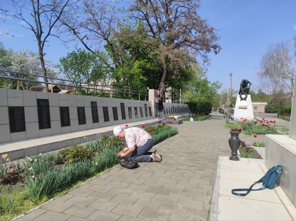 Сегодня жители, сотрудники отделов жизнеобеспечения городов Петровское, Миусинск, Вахрушево, поселков Софиевский, Хрустальное, Штеровка и Запорожье, работники учреждений здравоохранения, культуры, образования, сторонники ВПП... Сегодня жители, сотрудники отделов жизнеобеспечения городов Петровское, Миусинск, Вахрушево, поселков Софиевский, Хрустальное, Штеровка и Запорожье, работники учреждений здравоохранения, культуры, образования, сторонники ВПП...