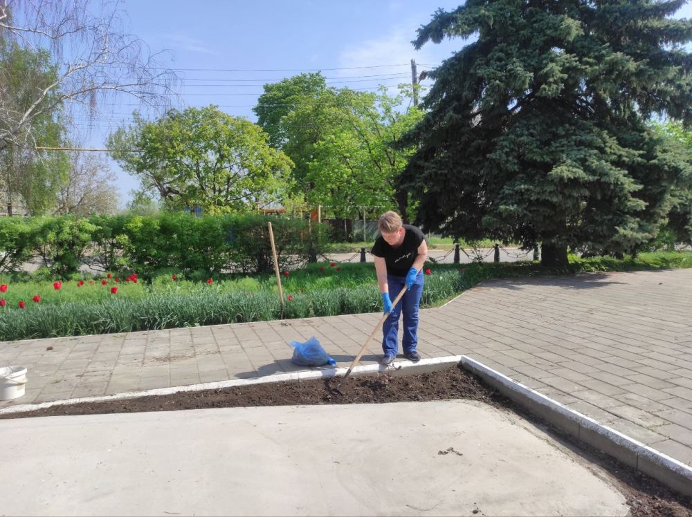Сегодня жители, сотрудники отделов жизнеобеспечения городов Петровское, Миусинск, Вахрушево, поселков Софиевский, Хрустальное, Штеровка и Запорожье, работники учреждений здравоохранения, культуры, образования, сторонники ВПП... Сегодня жители, сотрудники отделов жизнеобеспечения городов Петровское, Миусинск, Вахрушево, поселков Софиевский, Хрустальное, Штеровка и Запорожье, работники учреждений здравоохранения, культуры, образования, сторонники ВПП...