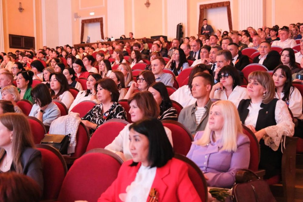 Руководителю аппарата Городской Думы вручили Почётный знак АМО Руководителю аппарата Городской Думы вручили Почётный знак АМО
