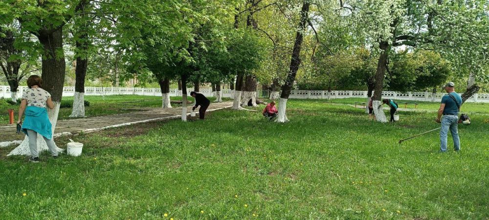 Сотрудники Дома культуры им. Ленина пгт Новодарьевка присоединились к Всероссийскому субботнику и приняли участие в марафоне чистоты Сотрудники Дома культуры им. Ленина пгт Новодарьевка присоединились к Всероссийскому субботнику и приняли участие в марафоне чистоты