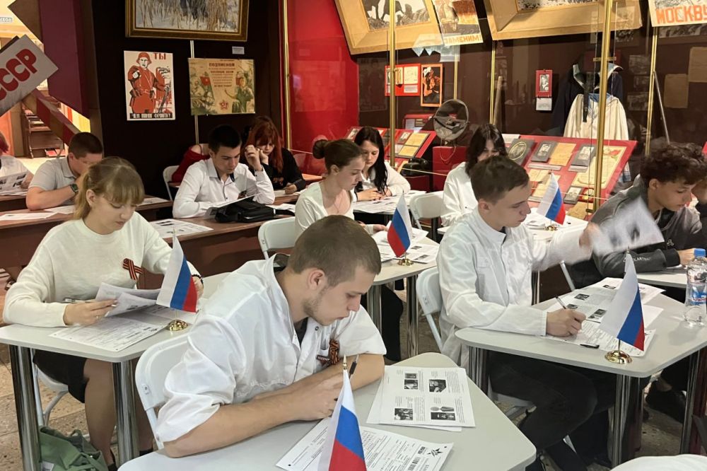 Свердловский краеведческий музей уже третий год является площадкой для проведения Всероссийской патриотической акции «Диктант Победы» Свердловский краеведческий музей уже третий год является площадкой для проведения Всероссийской патриотической акции «Диктант Победы»