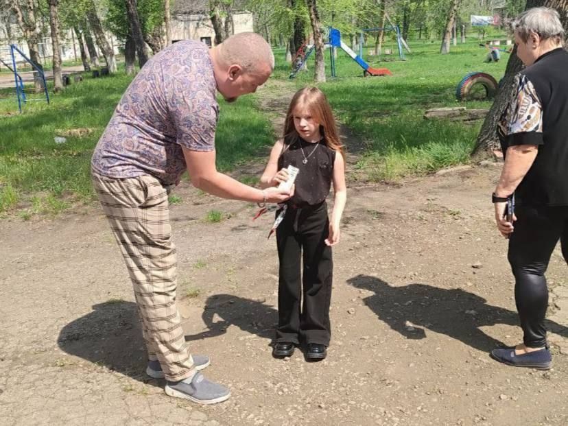 Сергей Колягин: Сегодня, как и планировалось, цикл праздничных выездных концертов «Победа в сердцах», приуроченных к 80-й годовщине Победы в Великой Отечественной войне 1941-1945 годов, затронул и поселок Михайловка города... Сергей Колягин: Сегодня, как и планировалось, цикл праздничных выездных концертов «Победа в сердцах», приуроченных к 80-й годовщине Победы в Великой Отечественной войне 1941-1945 годов, затронул и поселок Михайловка города...