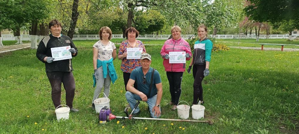 Сотрудники Дома культуры им. Ленина пгт Новодарьевка присоединились к Всероссийскому субботнику и приняли участие в марафоне чистоты Сотрудники Дома культуры им. Ленина пгт Новодарьевка присоединились к Всероссийскому субботнику и приняли участие в марафоне чистоты