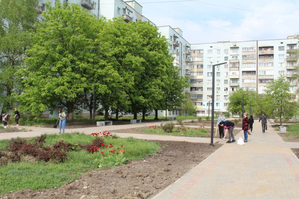 Активисты Кировского местного отделения партии «Единая Россия», приняли участие во Всероссийском субботнике, в рамках федерального проекта «Формирование комфортной городской среды» национального проекта «Инфраструктура для... Активисты Кировского местного отделения партии «Единая Россия», приняли участие во Всероссийском субботнике, в рамках федерального проекта «Формирование комфортной городской среды» национального проекта «Инфраструктура для...