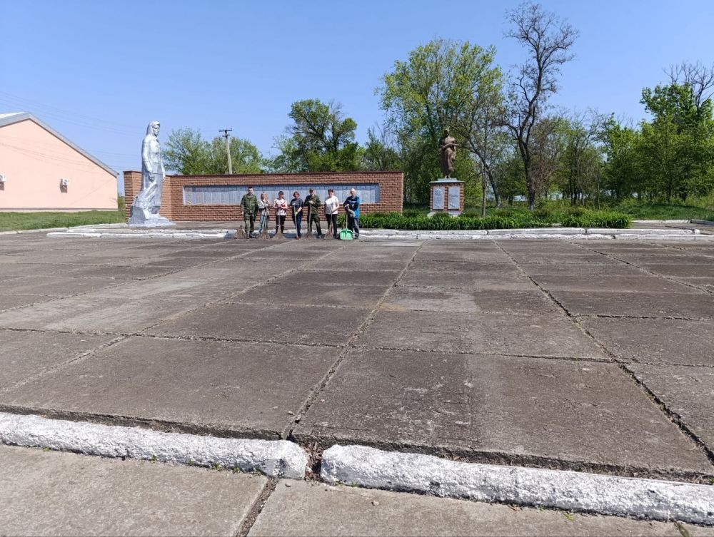 В Новопсковском районе чтят память героев В Новопсковском районе чтят память героев