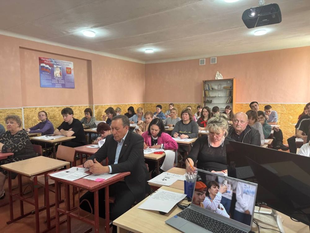 В Красном Луче стартовал «Диктант Победы» В Красном Луче стартовал «Диктант Победы»