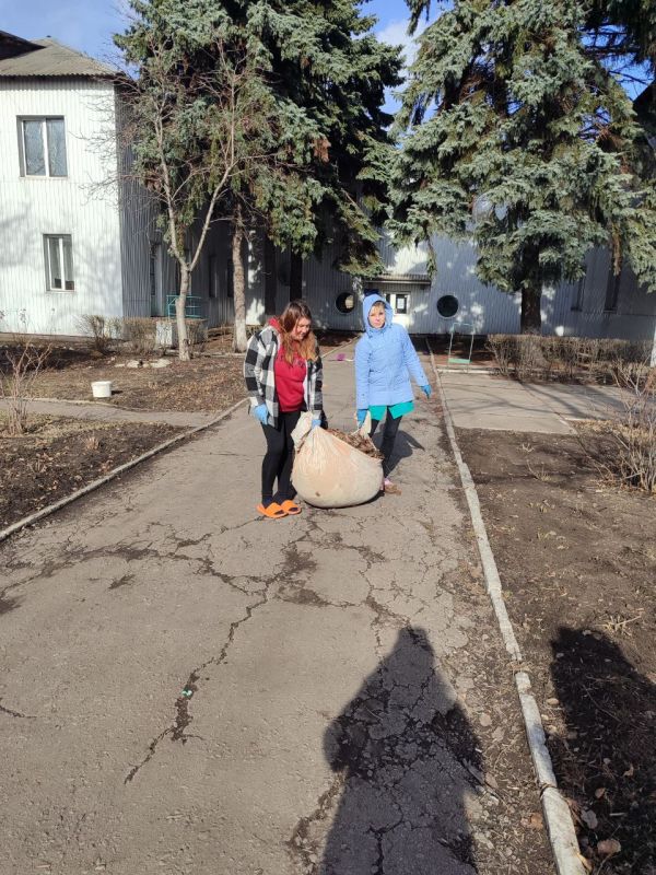 Медицинские работники Перевальской районной больницы приняли участи в акции "Чистая Республика-2025" Медицинские работники Перевальской районной больницы приняли участи в акции "Чистая Республика-2025"