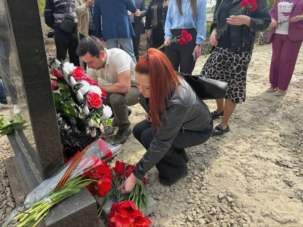 Сергей Колягин: Несмотря на проведение работ по благоустройству Сквера памяти жертв Чернобыльской трагедии, в День участников ликвидации последствий радиационных аварий и катастроф и памяти жертв этих аварий, вместе с... Сергей Колягин: Несмотря на проведение работ по благоустройству Сквера памяти жертв Чернобыльской трагедии, в День участников ликвидации последствий радиационных аварий и катастроф и памяти жертв этих аварий, вместе с...