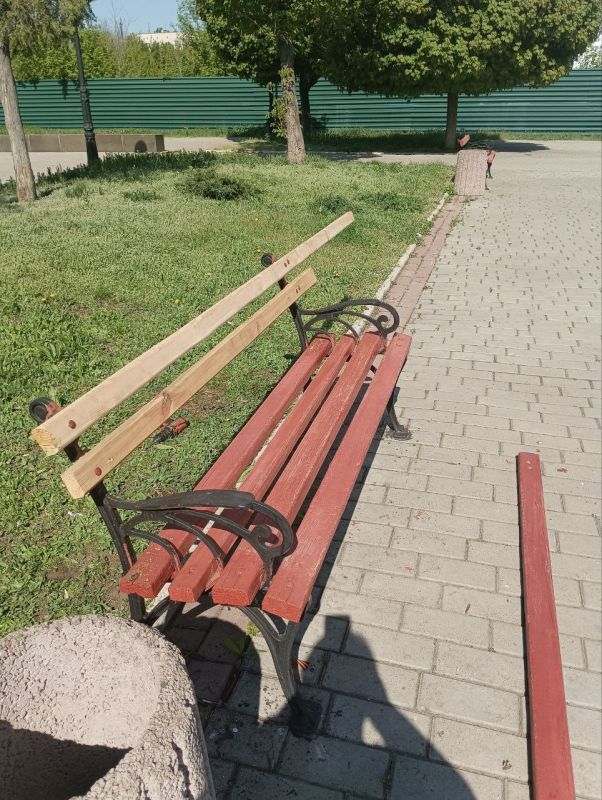 Сергей Козенко: В рамках подготовки к майским праздникам и главному из них — 80-летию Великой Победы — мы продолжаем активную работу по благоустройству и украшению нашего округа Сергей Козенко: В рамках подготовки к майским праздникам и главному из них — 80-летию Великой Победы — мы продолжаем активную работу по благоустройству и украшению нашего округа