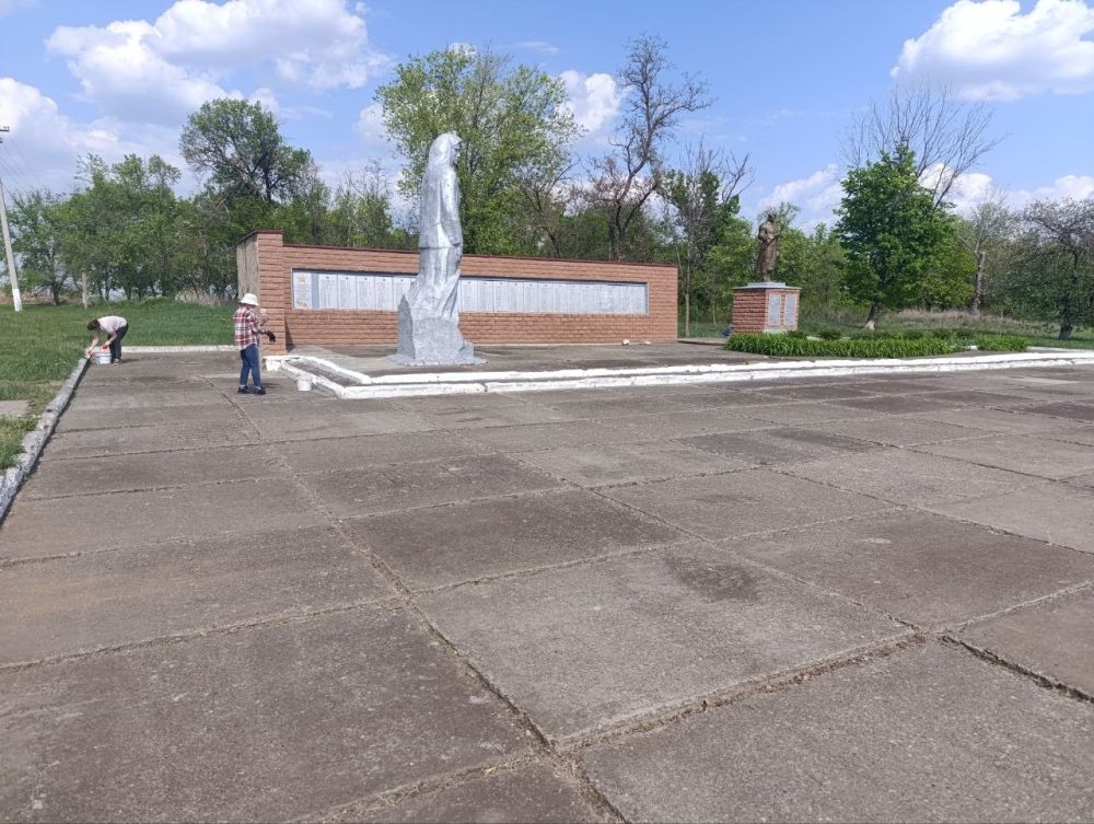 В Новопсковском районе чтят память героев В Новопсковском районе чтят память героев