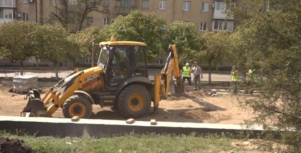 В ходе рабочего визита Александр Моор побывал на «Аллее Дружбы» В ходе рабочего визита Александр Моор побывал на «Аллее Дружбы»