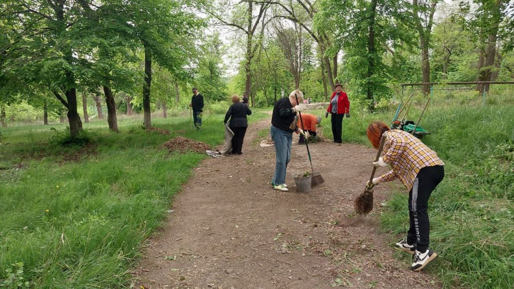 Сегодня жители, сотрудники отделов жизнеобеспечения городов Петровское, Миусинск, Вахрушево, поселков Софиевский, Хрустальное, Штеровка и Запорожье, работники учреждений здравоохранения, культуры, образования, сторонники ВПП... Сегодня жители, сотрудники отделов жизнеобеспечения городов Петровское, Миусинск, Вахрушево, поселков Софиевский, Хрустальное, Штеровка и Запорожье, работники учреждений здравоохранения, культуры, образования, сторонники ВПП...