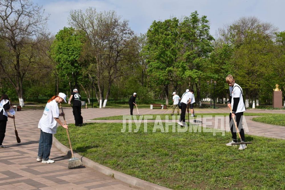 Алчевск присоединился к Всероссийскому субботнику в рамках федерального проекта «Формирование комфортной городской среды» Алчевск присоединился к Всероссийскому субботнику в рамках федерального проекта «Формирование комфортной городской среды»