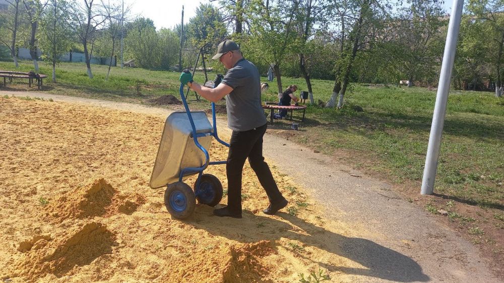 Владимир Шавлай: Сегодня, принял участие во "Всероссийском субботнике" в парке имени Молодой Гвардии Владимир Шавлай: Сегодня, принял участие во "Всероссийском субботнике" в парке имени Молодой Гвардии