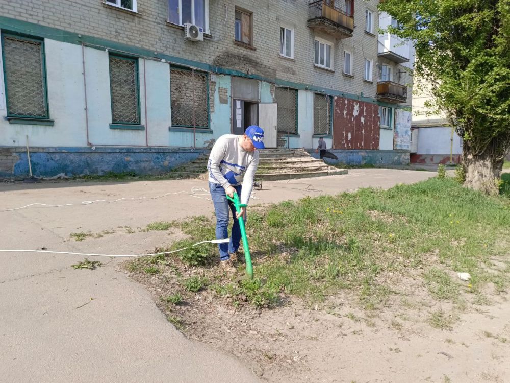 Сегодня депутаты Совета совместно с жителями города Лисичанска присоединились к Всероссийскому субботнику Сегодня депутаты Совета совместно с жителями города Лисичанска присоединились к Всероссийскому субботнику