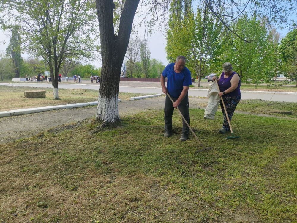 На Краснодонщине продолжаются субботники На Краснодонщине продолжаются субботники