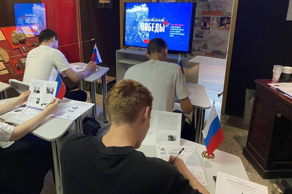 Свердловский краеведческий музей уже третий год является площадкой для проведения Всероссийской патриотической акции «Диктант Победы» Свердловский краеведческий музей уже третий год является площадкой для проведения Всероссийской патриотической акции «Диктант Победы»