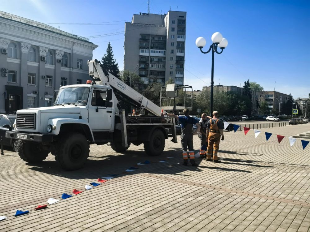 Сергей Козенко: В рамках подготовки к майским праздникам и главному из них — 80-летию Великой Победы — мы продолжаем активную работу по благоустройству и украшению нашего округа Сергей Козенко: В рамках подготовки к майским праздникам и главному из них — 80-летию Великой Победы — мы продолжаем активную работу по благоустройству и украшению нашего округа