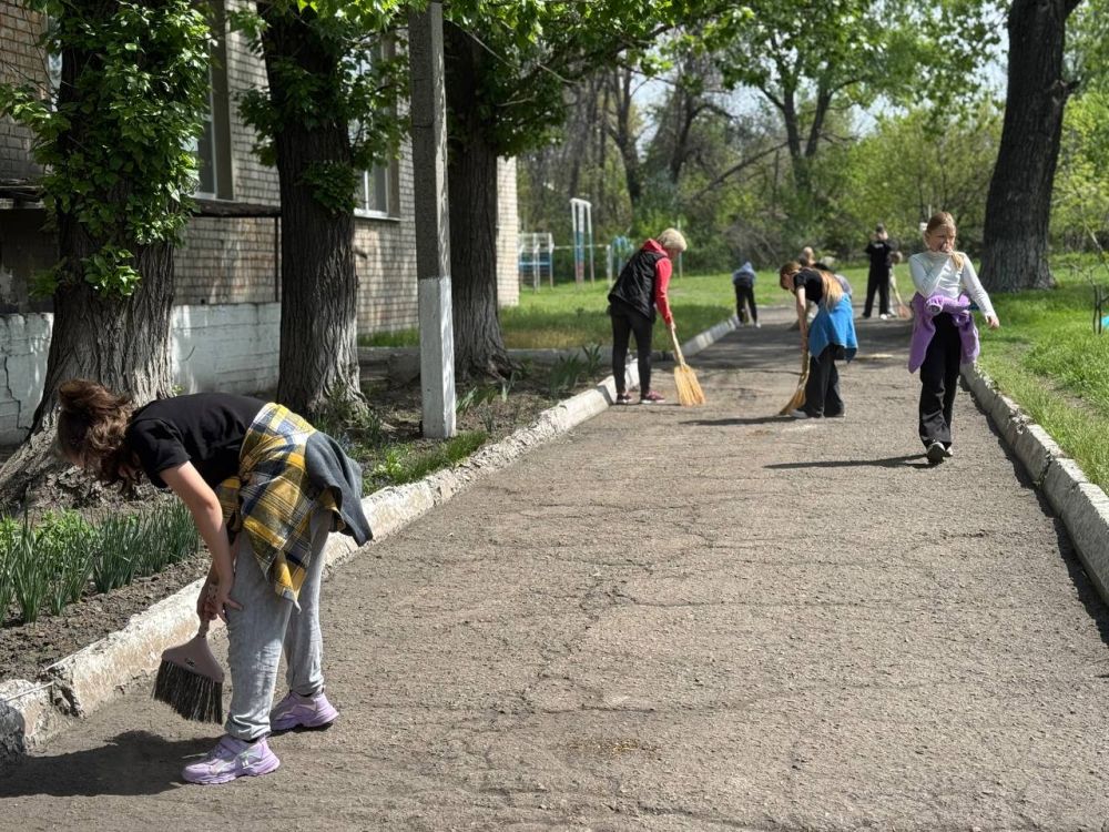 На Краснодонщине продолжаются субботники На Краснодонщине продолжаются субботники
