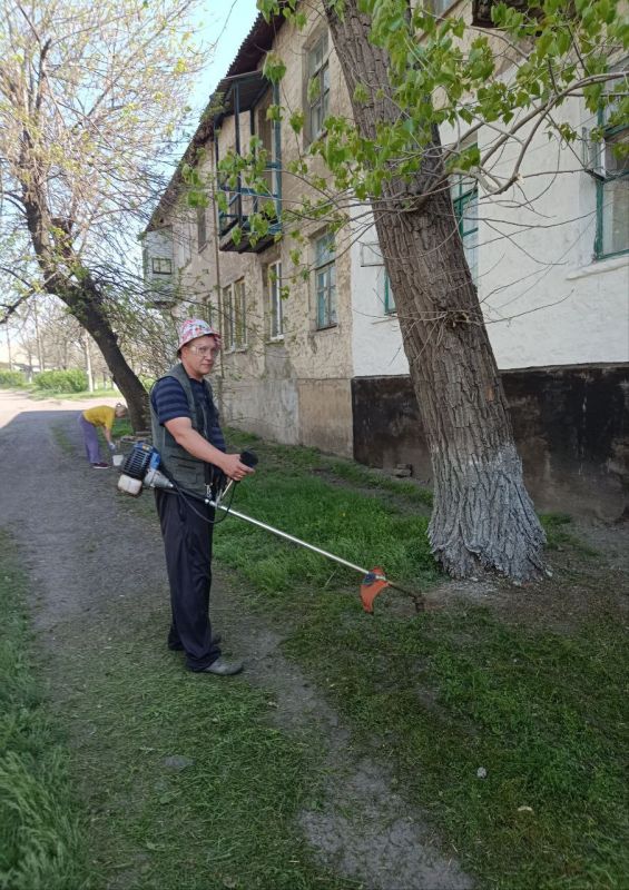 Коллектив Чапаевского УВК им. В.А. Трушина пгт. Горняк, тоже приняли активное участие в субботнике в рамках Федерального проекта «Формирование комфортной городской среды» и национального проекта «Инфраструктура для жизни» Коллектив Чапаевского УВК им. В.А. Трушина пгт. Горняк, тоже приняли активное участие в субботнике в рамках Федерального проекта «Формирование комфортной городской среды» и национального проекта «Инфраструктура для жизни»