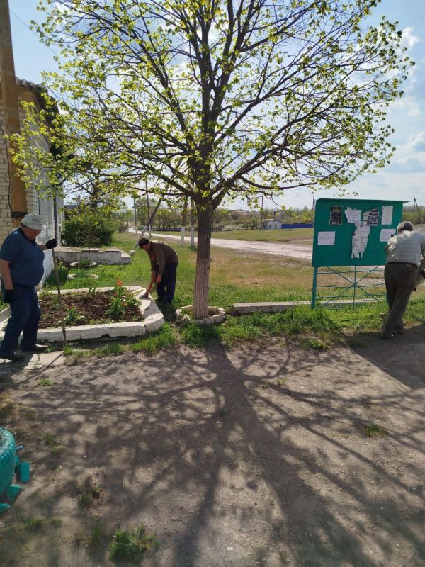 Сотрудники отдела жизнеобеспечения села Благовка приняли участие в Всероссийском субботнике Сотрудники отдела жизнеобеспечения села Благовка приняли участие в Всероссийском субботнике
