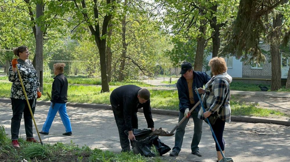 Андрей Рубанцов: Сотрудники Администрации городского округа город Ровеньки приняли активное участие во Всероссийском субботнике Андрей Рубанцов: Сотрудники Администрации городского округа город Ровеньки приняли активное участие во Всероссийском субботнике