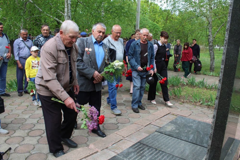 В Новопсковском округе почтили память героев-ликвидаторов и жертв радиационных аварий В Новопсковском округе почтили память героев-ликвидаторов и жертв радиационных аварий