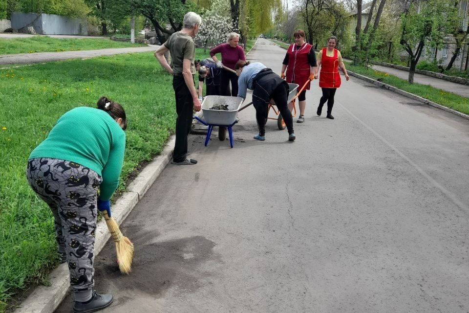 Город преобразился: жители Червонопартизанска приняли участие во Всероссийском субботнике Город преобразился: жители Червонопартизанска приняли участие во Всероссийском субботнике