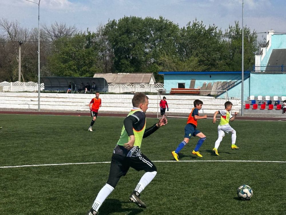 В Перевальске продолжается Чемпионат по футболу В Перевальске продолжается Чемпионат по футболу