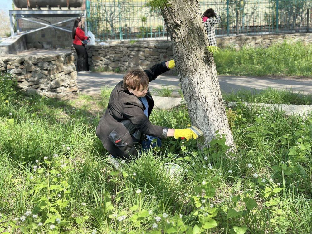 Сегодня в городе Ровеньки состоялся масштабный Всероссийский субботник, в котором приняли активное участие сотрудники Администрации, учреждений образования, культуры, здравоохранения, терцентра, депутатский корпус... Сегодня в городе Ровеньки состоялся масштабный Всероссийский субботник, в котором приняли активное участие сотрудники Администрации, учреждений образования, культуры, здравоохранения, терцентра, депутатский корпус...