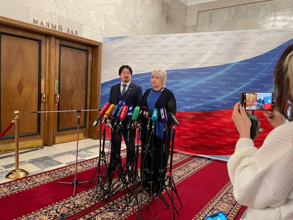 Сегодня можно поздравлять с профессиональным праздником депутатов всех уровней - 27 апреля отмечаем День российского парламентаризма Сегодня можно поздравлять с профессиональным праздником депутатов всех уровней - 27 апреля отмечаем День российского парламентаризма